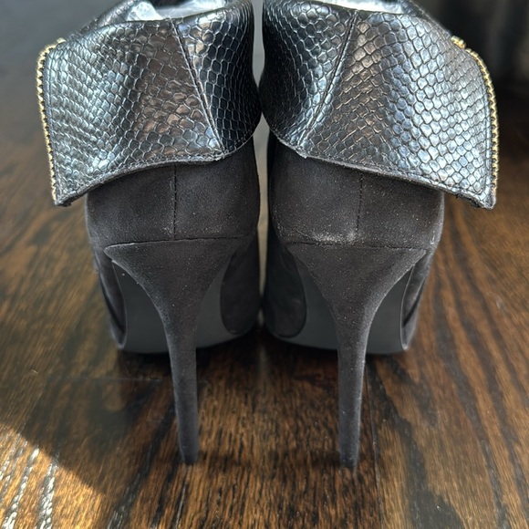 🔵 Shoe Dazzle Western Vibe Black Suede & Faux Snakeskin Ankle Boot Sz 8 - Picture 3 of 10